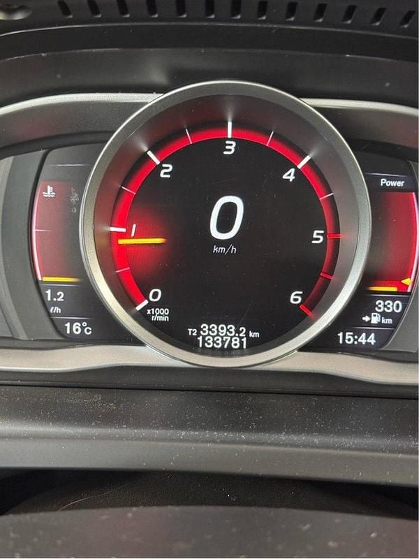 Silver Begagnad 2016 Volvo V60 Summum Kombi | 169 900 kr (Marknadspris) - Bild 1/4