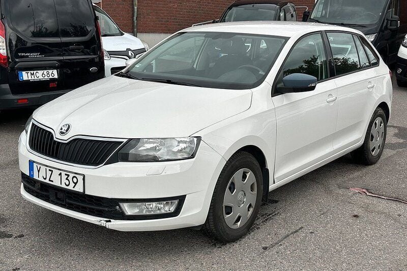 Vit Begagnad 2017 Skoda Rapid Halvkombi | 79 000 kr (Superpris) - Bild 1/4