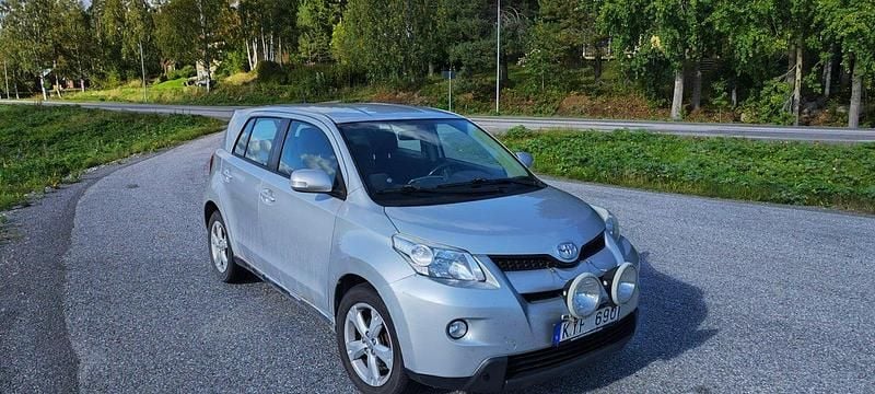 Silver Begagnad 2010 Toyota Urban Cruiser SUV | 36 000 kr (Marknadspris) - Bild 1/3