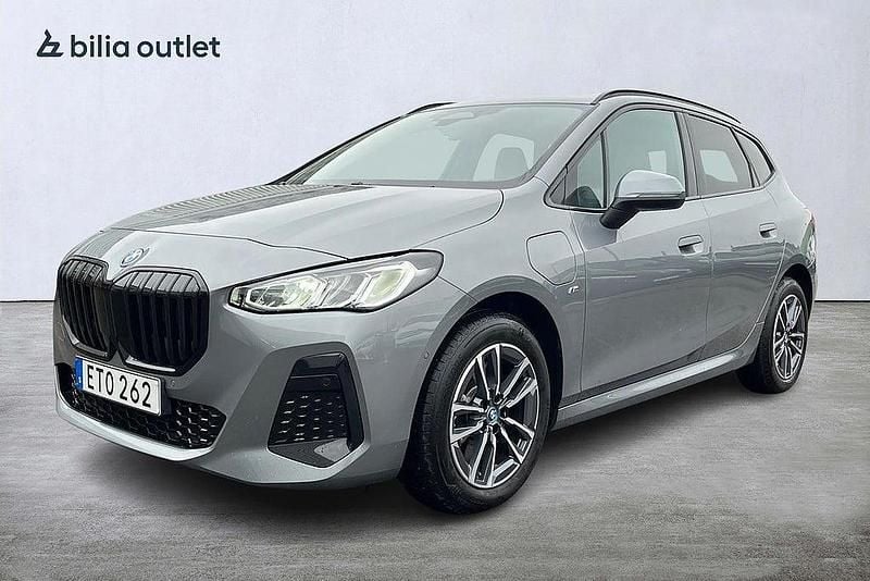 Begagnad BMW 230e Active Tourer M Sport 326 HK (239 kW) 2023 Grå Minibuss