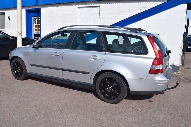 Begagnad Volvo V50 126 HK (92 kW) 2005 Ljusgrå (grå) Kombi