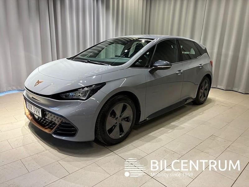 Grå Begagnad 2023 Cupra Born Halvkombi | 249 900 kr (Bra pris) - Bild 1/4
