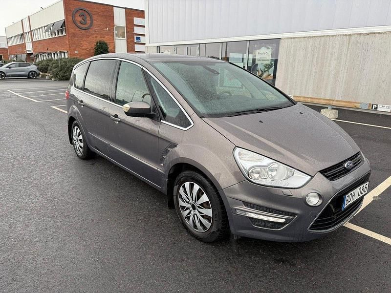 Brun Begagnad 2012 Ford S-MAX Business Edition Minibuss | 59 900 kr (Marknadspris) - Bild 1/4