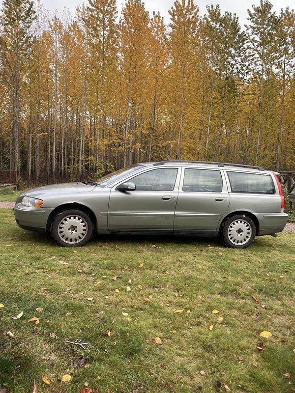 Grön Begagnad 2007 Volvo V70 Kinetic Kombi | 24 000 kr (Bra pris) - Bild 1/3