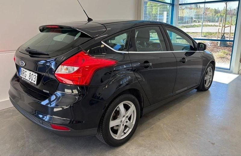 Svart Begagnad 2012 Ford Focus Titanium Halvkombi | 60 000 kr (Bra pris) - Bild 1/4