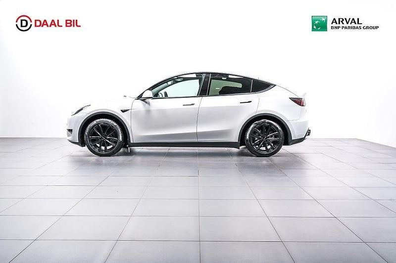 Begagnad Tesla Model Y Standard Range 250 kW (340 HK) 2024 Vit SUV