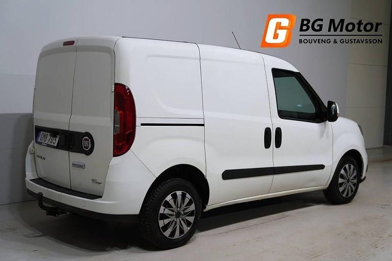 Begagnad Fiat Doblò 90 HK (66 kW) 2015 Vit Minibuss