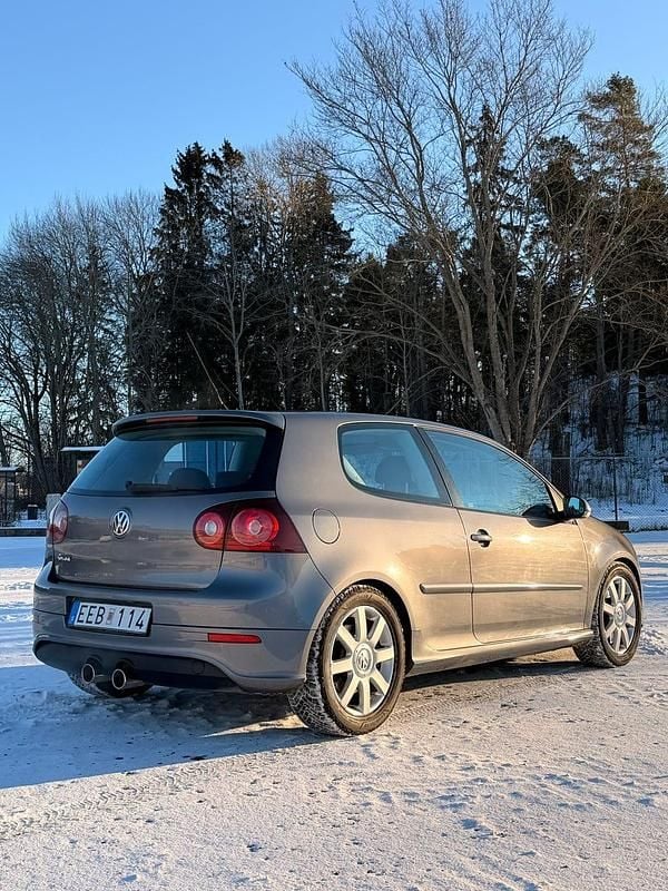 Begagnad VW Golf IV R 250 HK (183 kW) 2006 Halvkombi