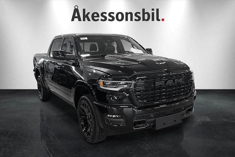 Svart Ny 2025 RAM 1500 Pickup | 1 336 250 kr - Bild 1/2