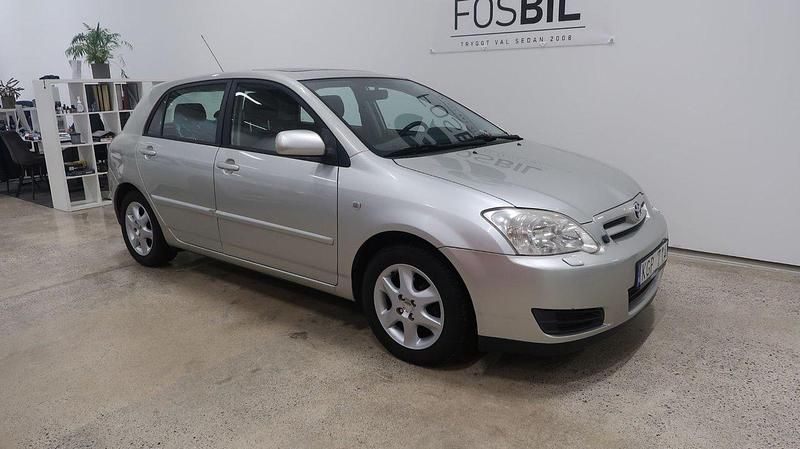 Silver Begagnad 2006 Toyota Corolla Halvkombi | 49 900 kr (Marknadspris) - Bild 1/3