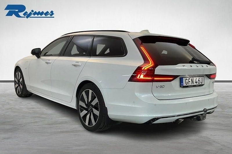 Begagnad Volvo V90 Plus 253 HK (186 kW) 2025 Crystal white metallic Kombi