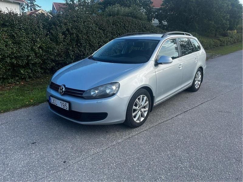 Silver Begagnad 2012 VW Golf VII Kombi | 50 000 kr (Superpris) - Bild 1/4