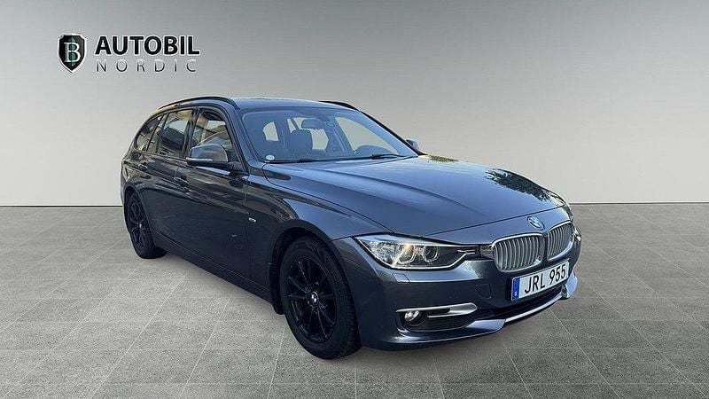 Grå Begagnad 2015 BMW 318 Kombi | 158 500 kr (Lite dyr) - Bild 1/4