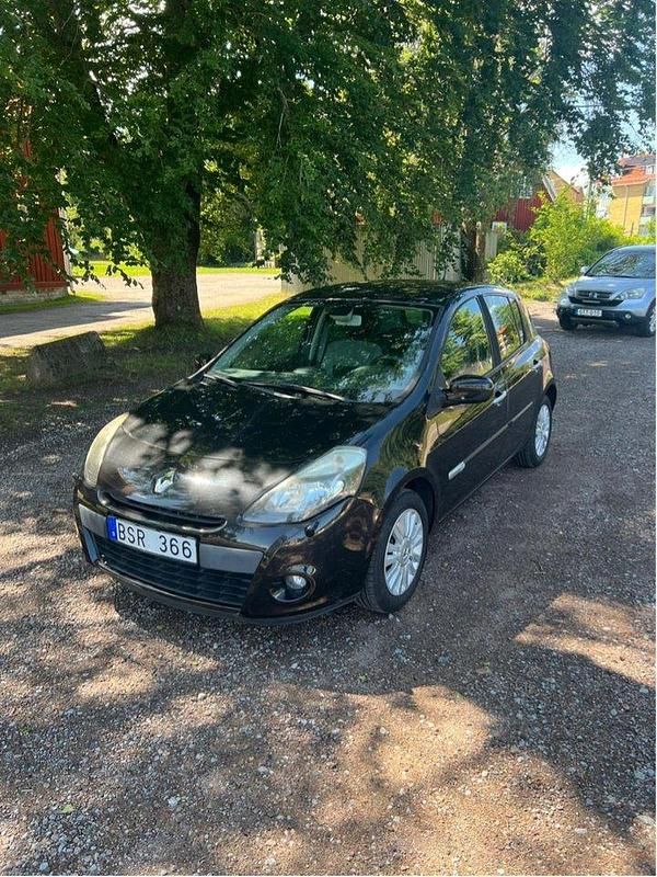 Svart Begagnad 2011 Renault Clio R.S. Halvkombi | 54 900 kr (Lite dyr) - Bild 1/4