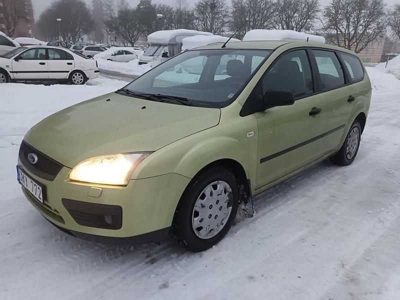 Ljusgrön Begagnad 2006 Ford Focus Kombi | 6 200 kr (Superpris) - Bild 1/4