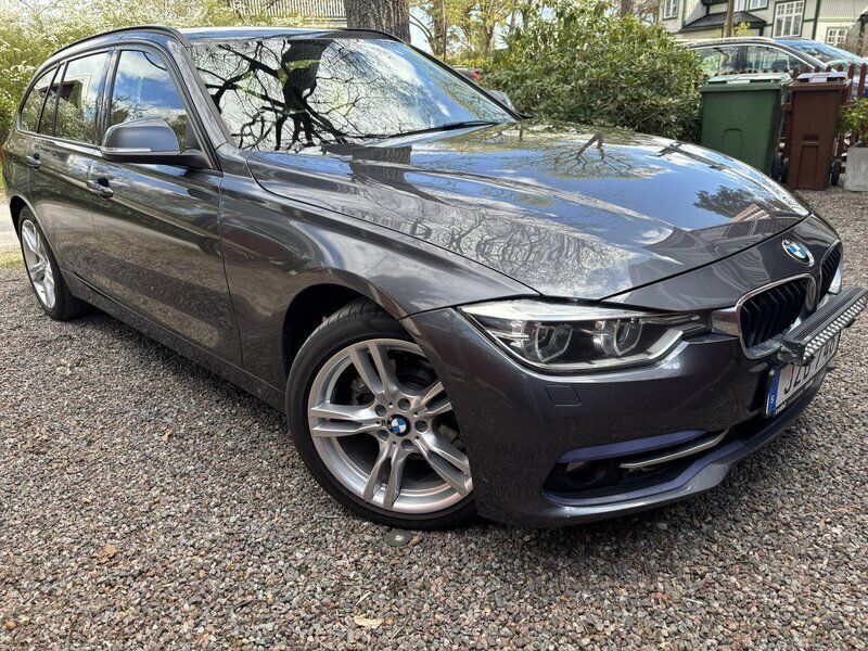 Grå Begagnad 2016 BMW 318 Kombi | 119 000 kr (Bra pris) - Bild 1/4