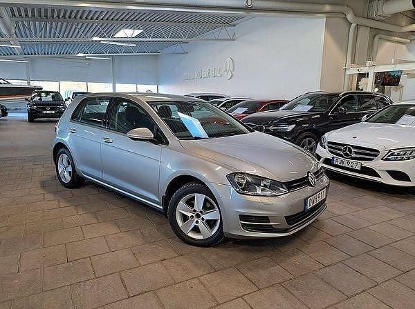 Silver Begagnad 2015 VW Golf VII Halvkombi | 129 000 kr (Marknadspris) - Bild 1/4