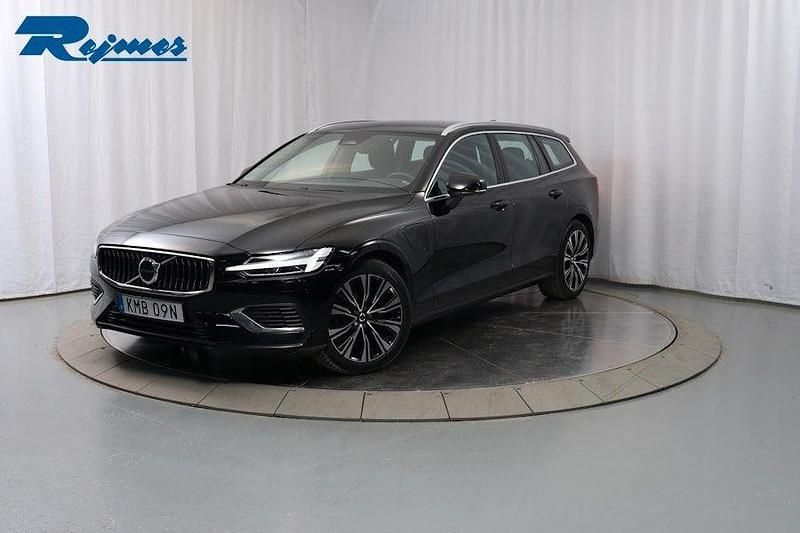 Svart Begagnad 2022 Volvo V60 Core Kombi | 349 900 kr (Marknadspris) - Bild 1/4