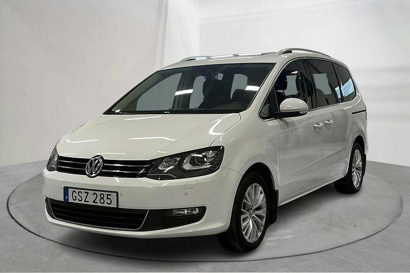 Vit Begagnad 2015 VW Sharan Minibuss | 166 500 kr (Bra pris) - Bild 1/4