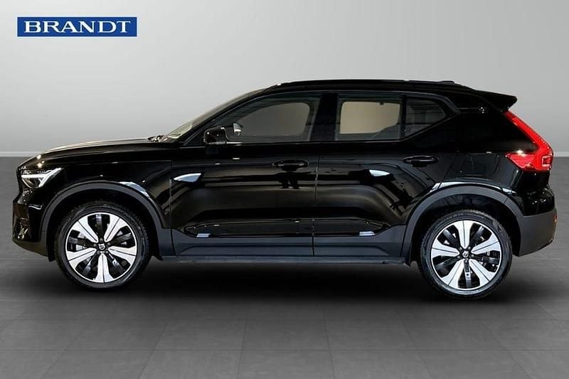Begagnad Volvo XC40 Core 175 kW (238 HK) 2023 Svart SUV