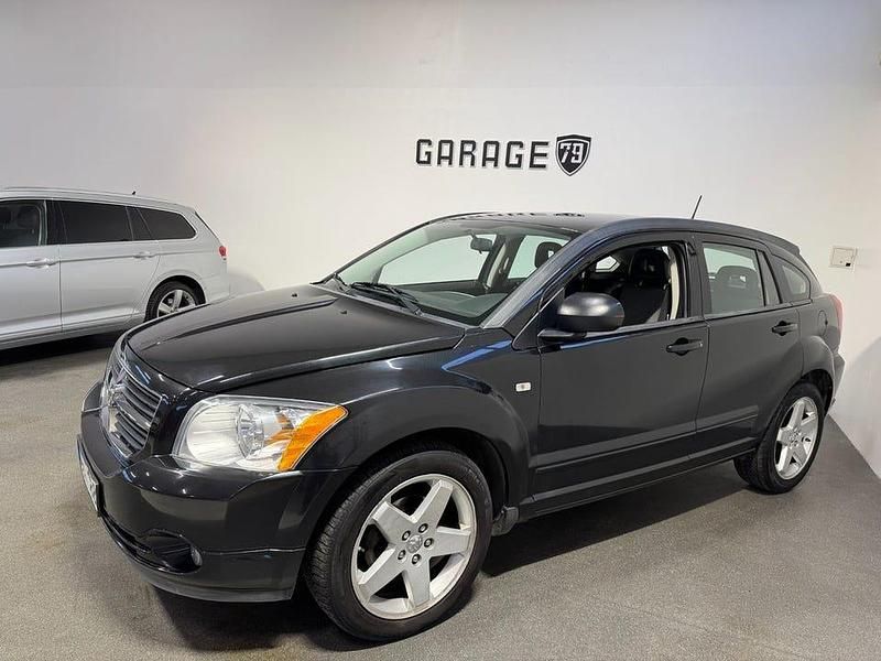 Begagnad Dodge Caliber 160 HK (117 kW) 2009 Svart Halvkombi