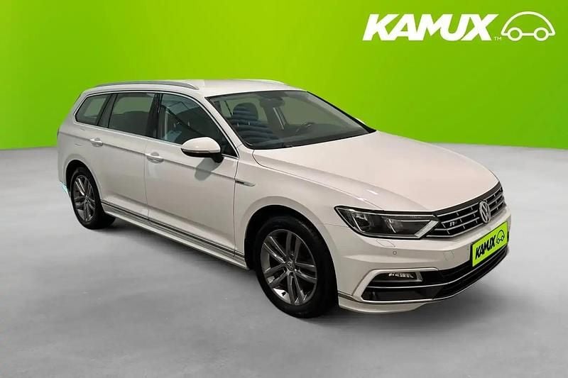 Vit Begagnad 2018 VW Passat R-line Kombi | 209 800 kr (Marknadspris) - Bild 1/3