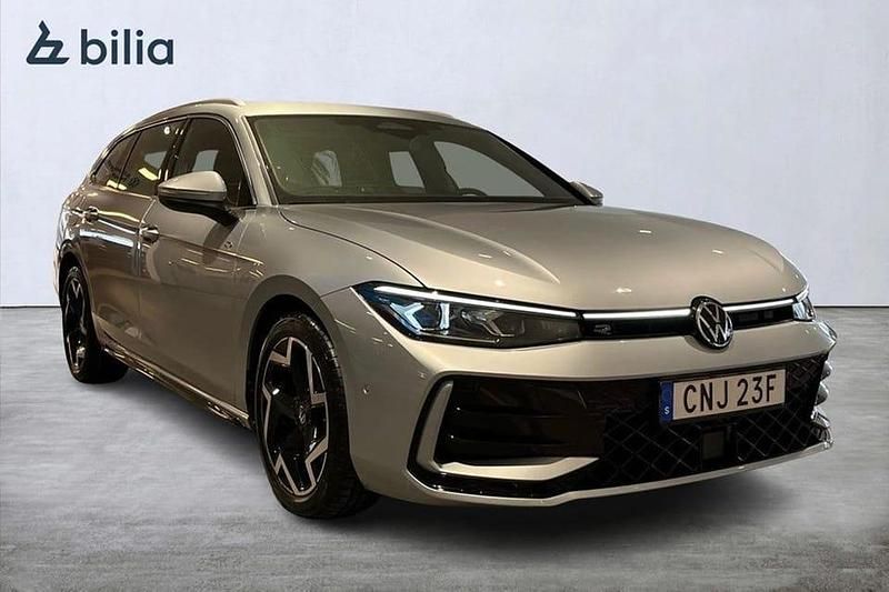 Begagnad VW Passat R-line 196 HK (144 kW) 2024 Silver Kombi