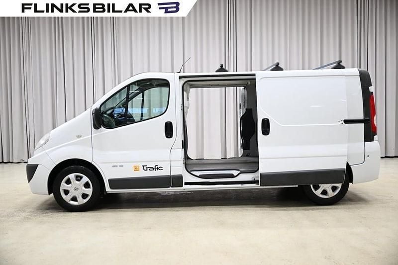 Vit Begagnad 2014 Renault Trafic Minibuss | 98 750 kr (Bra pris) - Bild 1/4