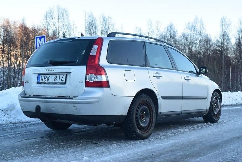 Begagnad Volvo V50 140 HK (102 kW) 2005 Grå Kombi