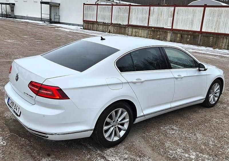 Begagnad VW Passat GT 220 HK (161 kW) 2015 Vit Sedan