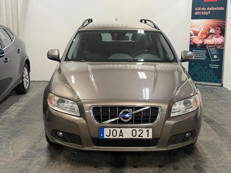 Begagnad Volvo V70 Momentum 116 HK (85 kW) 2011 Grå Kombi