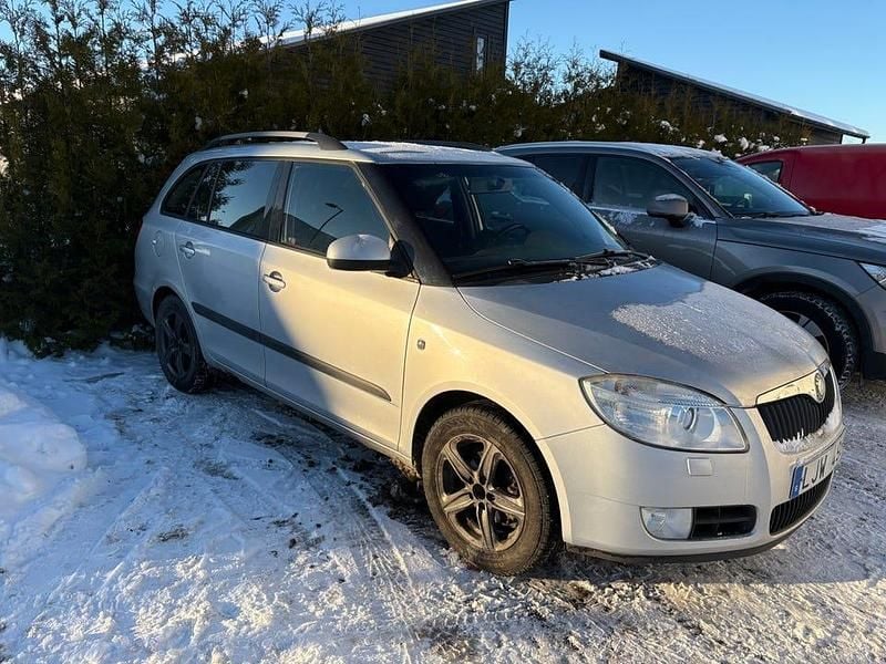 Begagnad 2010 Skoda Fabia Kombi | 35 000 kr (Marknadspris) - Bild 1/4
