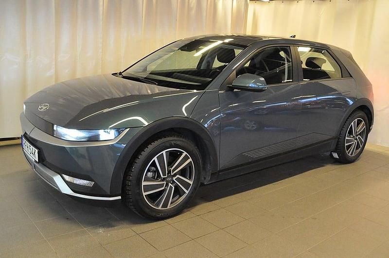 Digital teal green pearl Begagnad 2021 Hyundai Ioniq 5 Essential SUV | 359 000 kr (Bra pris) - Bild 1/4