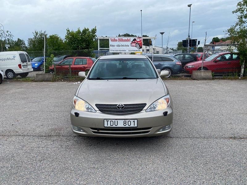 Ljusbrun Begagnad 2001 Toyota Camry Sedan | 22 900 kr - Bild 1/4