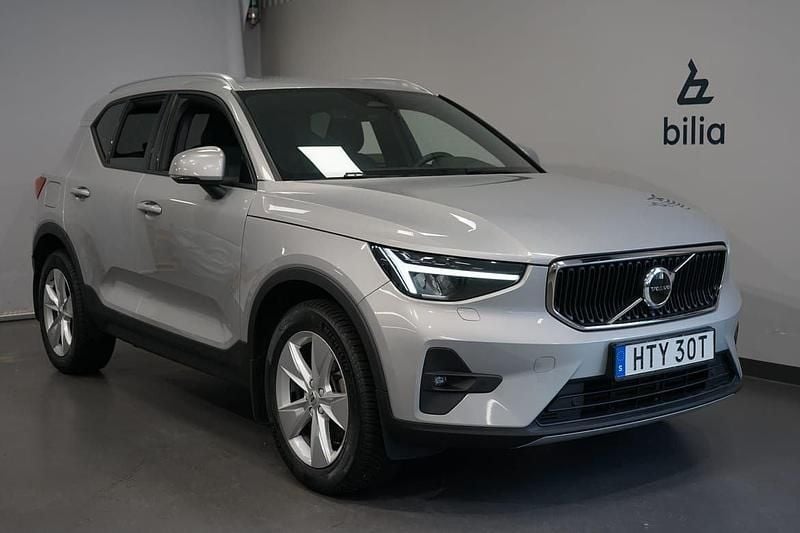 Silver Begagnad 2023 Volvo XC40 Core SUV | 349 900 kr (Marknadspris) - Bild 1/4