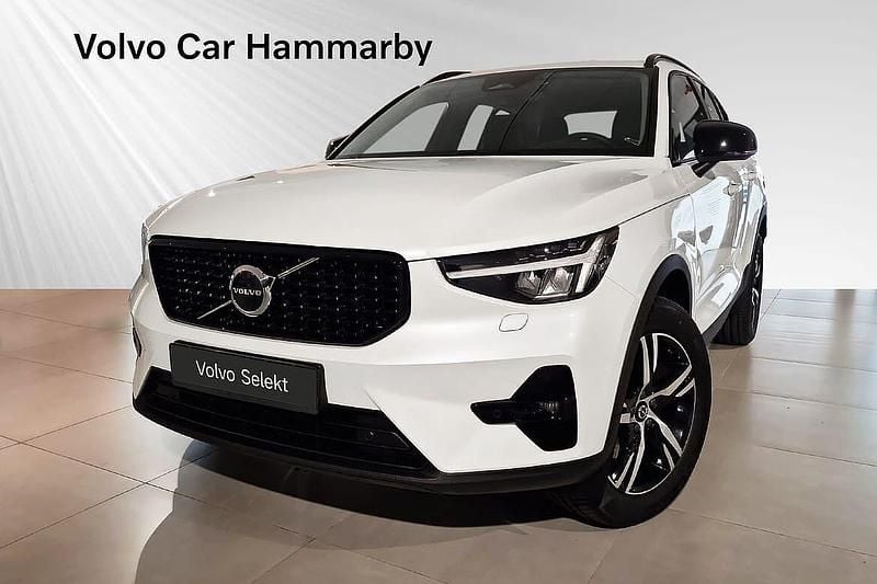 Begagnad 2025 Volvo XC40 SUV | 409 000 kr (Marknadspris) - Bild 1/3