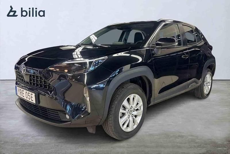 Svart Begagnad 2022 Toyota Yaris Cross Active SUV | 249 900 kr (Marknadspris) - Bild 1/1