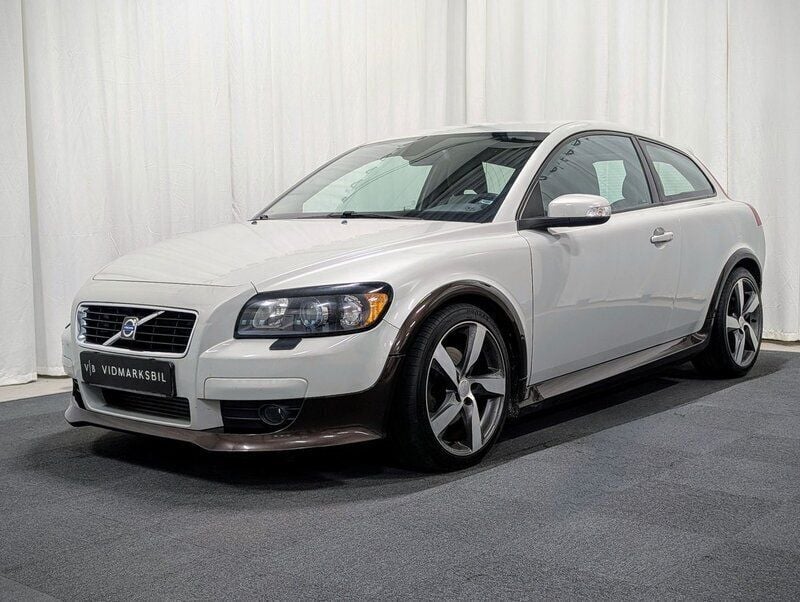 Vit Begagnad 2008 Volvo C30 Momentum Halvkombi | 62 900 kr (Marknadspris) - Bild 1/4