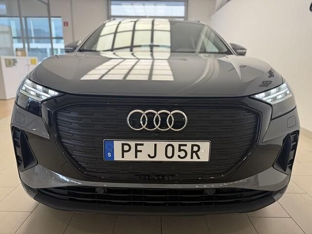 Kiselgrå Begagnad 2024 Audi Q4 e-tron Advanced Plus SUV | 549 000 kr (Dyr) - Bild 1/4