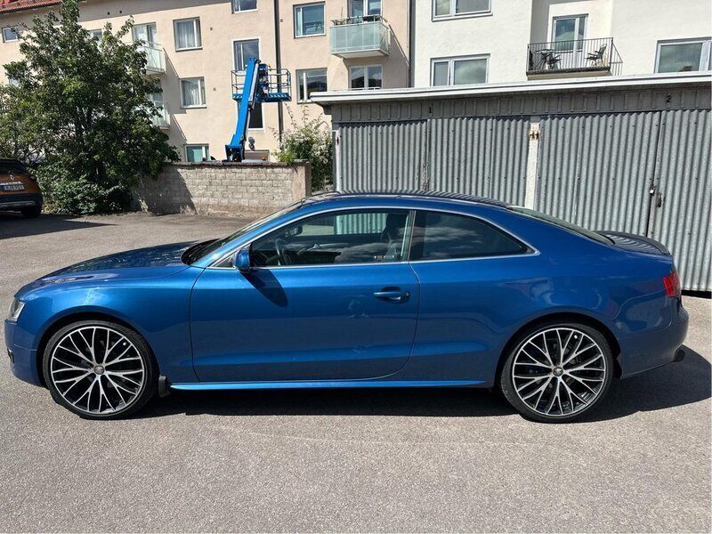 Blå Begagnad 2010 Audi A5 Comfort Sportkupé | 87 000 kr (Marknadspris) - Bild 1/4