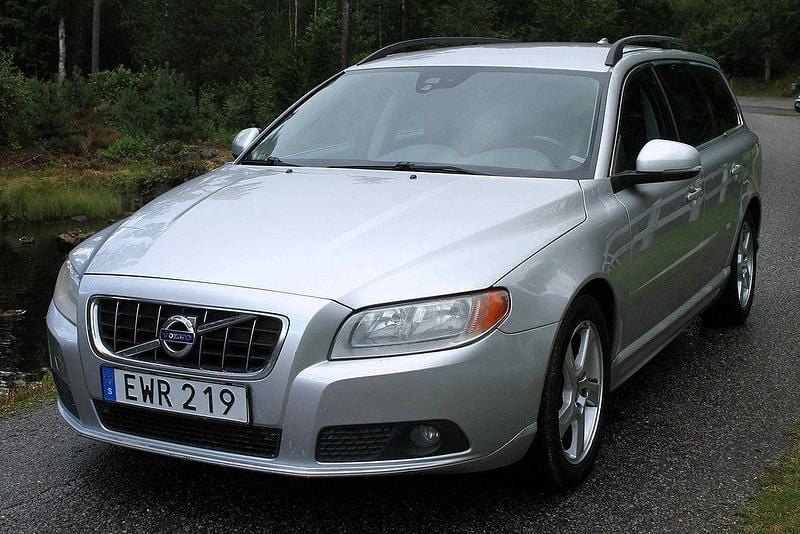 Silver Begagnad 2011 Volvo V70 Momentum Kombi | 52 000 kr (Superpris) - Bild 1/4