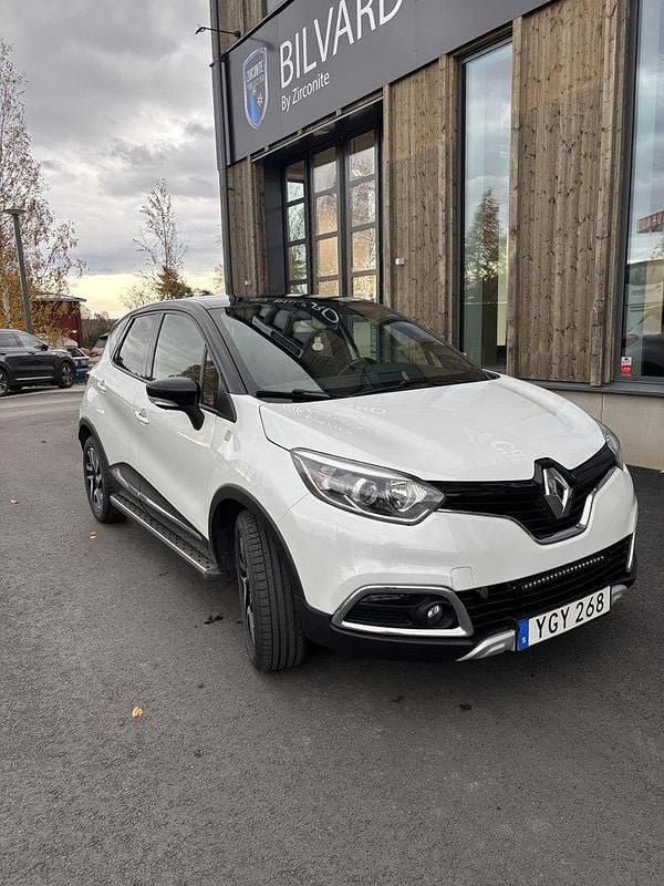 Vit Begagnad 2017 Renault Captur SUV | 108 900 kr (Marknadspris) - Bild 1/4