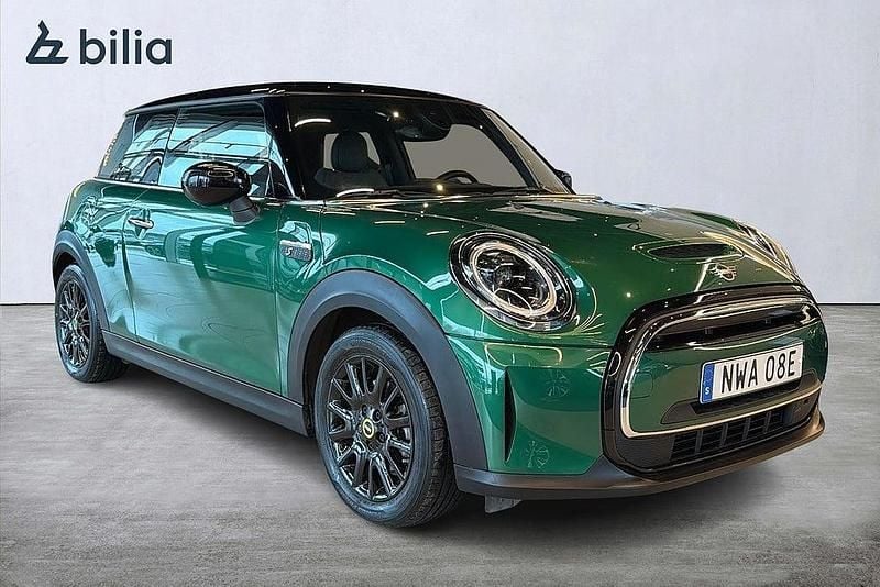 Begagnad Mini Cooper SE Essential 135 kW (184 HK) 2022 British racing grön Halvkombi