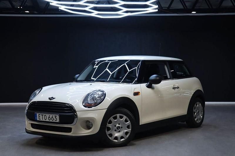 Vit Begagnad 2015 Mini ONE Pepper Halvkombi | 89 900 kr - Bild 1/4