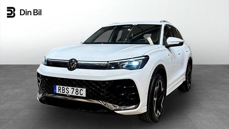 Vit Begagnad 2025 VW Tiguan R-line SUV | 489 900 kr (Lite dyr) - Bild 1/4