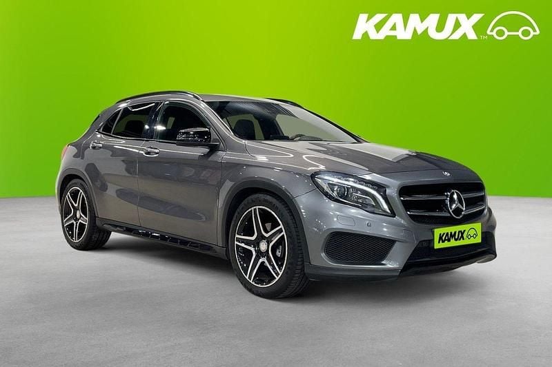 Mörkgrå (grå) Begagnad 2016 Mercedes GLA200 Night SUV | 189 700 kr (Marknadspris) - Bild 1/3