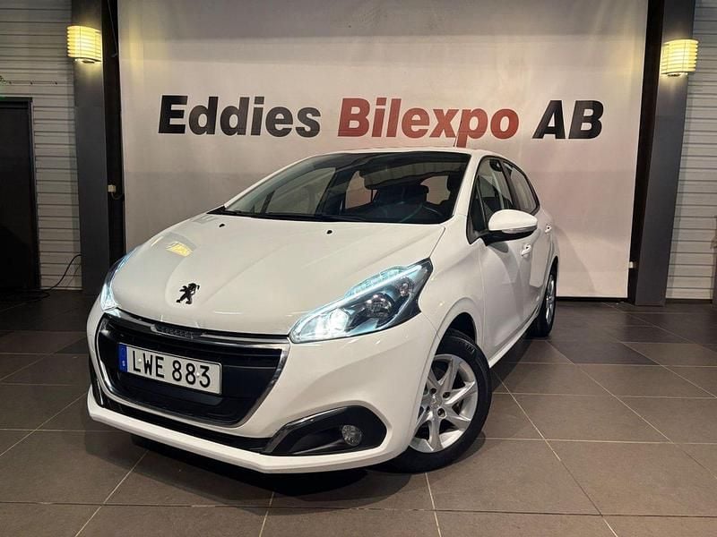 Vit Begagnad 2016 Peugeot 208 Halvkombi | 79 900 kr (Marknadspris) - Bild 1/4