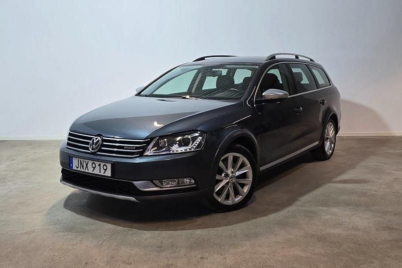 Mörkgrå (grå) Begagnad 2015 VW Passat Alltrack Kombi | 128 900 kr (Bra pris) - Bild 1/3