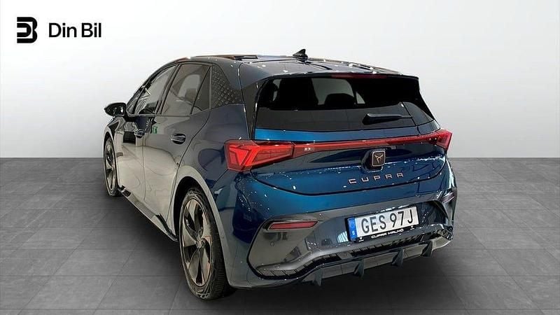Begagnad Cupra Born 150 kW (204 HK) 2022 Blå (aurora blue metallic) Halvkombi