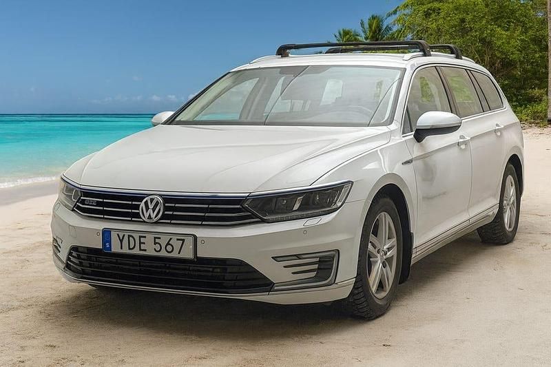 Begagnad 2016 VW Passat GTE Kombi | 135 000 kr (Superpris) - Bild 1/4